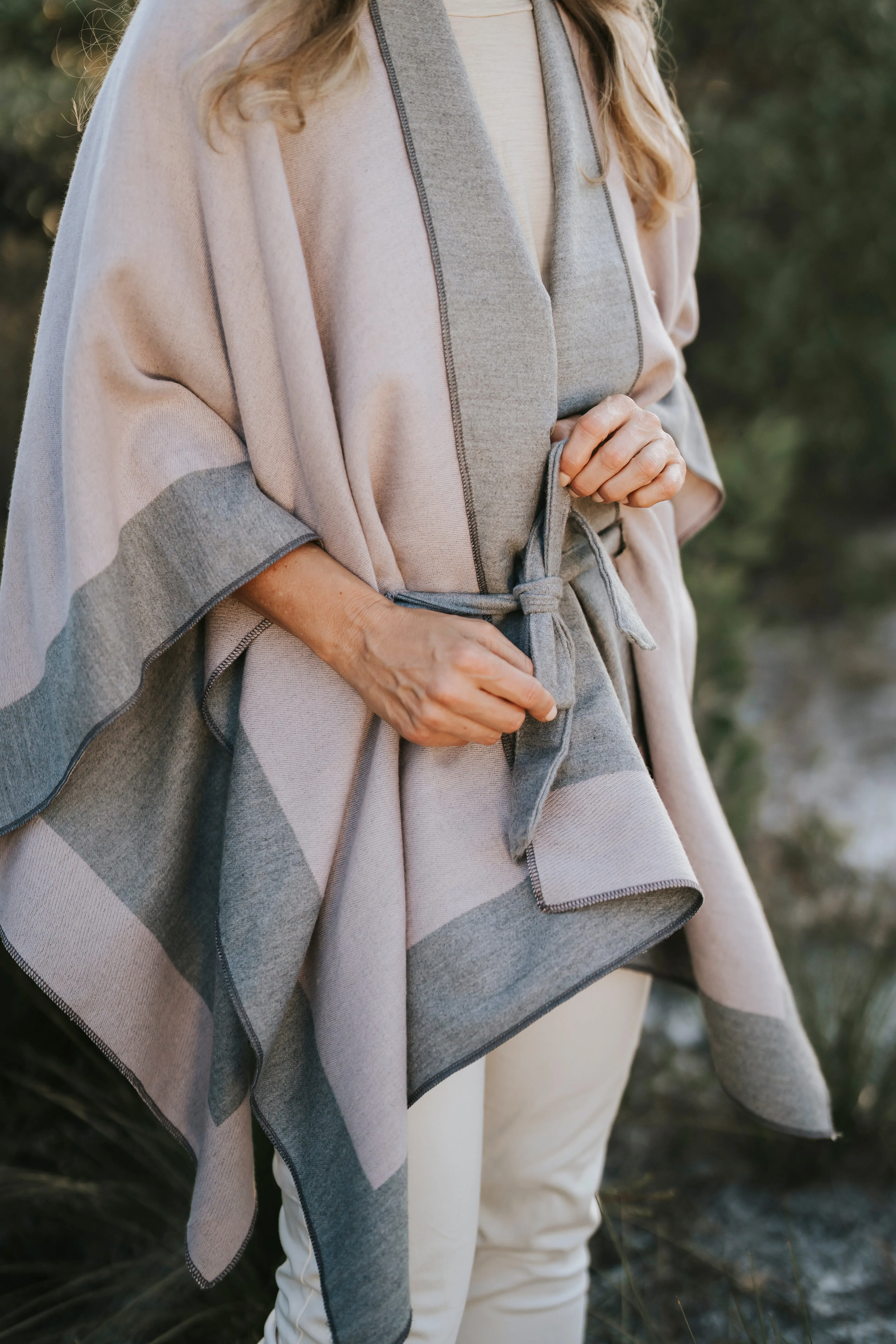 Reversible Tie Up Cape Blush/Grey